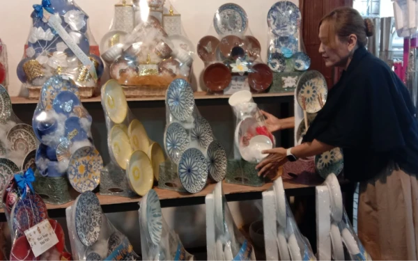 Thumbnail Berita - Tampil Mewah dan Estetik, Parsel Pecah Belah Jadi Tren Bingkisan Lebaran Paling Diburu di Malang