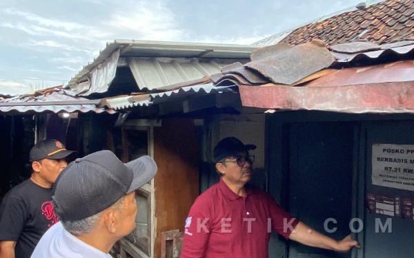 Thumbnail Berita - Wali Kota Hasto Wardoyo Targetkan Bedah 200 Rumah di Tahun 2026 Usai Bedah 3 RTLH