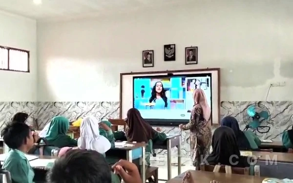 Thumbnail Berita - 240 Sekolah di Brebes Direvitalisasi, Murid-Murid Bisa Belajar dengan Lebih Nyaman