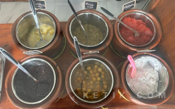 Thumbnail Berita - Jaje Tampah, Jajanan Nusantara Khas Bali Berkonsep Modern! Cocok Disantap di Tengah Cuaca Panas Kota Pahlawan