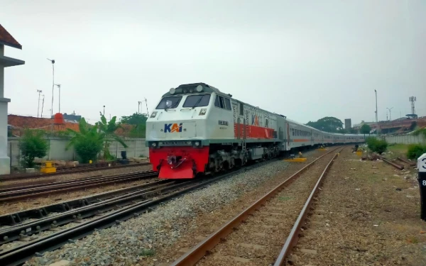 Thumbnail Berita - KAI Daop 7 Madiun Operasikan 10 Perjalanan KA Tambahan pada Lebaran 1447 H, Tiket Sudah Bisa Dipesan