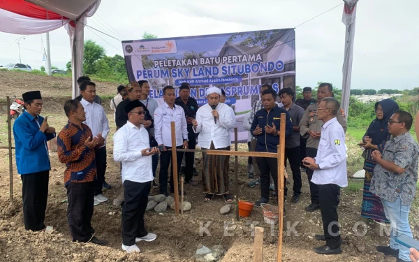 Thumbnail Berita - KHR Achmad Azaim Ibrahimy Groundbreaking Perumahan Sky Land Situbondo