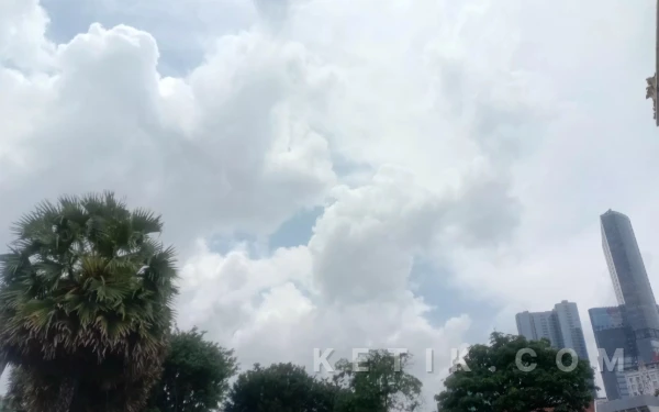 Thumbnail Berita - BMKG,  Selasa 17 Februari 2026: Jakarta Berawan, Bandung dan Makassar Diprakirakan Hujan Ringan