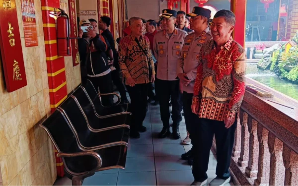 Pastikan Imlek Kondusif, Kapolda Jatim Pantau Kelenteng Eng An Kiong Malang