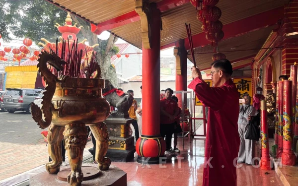 Thumbnail Berita - Filosofi Asap Dupa dan Cahaya Lilin Eng An Kiong Kota Malang, Jembatan Doa Menuju Terang di Tahun Kuda Api