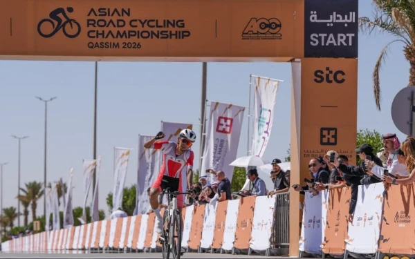 Thumbnail Berita - Sabet Medali Emas di Arab Saudi, Mahasiswa UIBU Malang Juara Asian Road Cycling Championship 2026