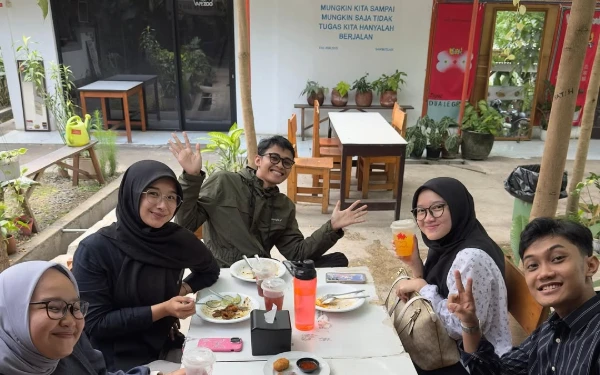 Depot 2 Legenda Malang: Chinese Food Halal Harga Mahasiswa, Nasi Ayam Kungpao-nya Juara!