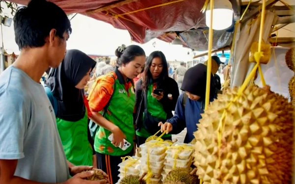 Thumbnail Berita - Festival ‘Durenan Rek!’ Unesa Kembali Digelar, Dorong UMKM dan Petani Durian Lokal