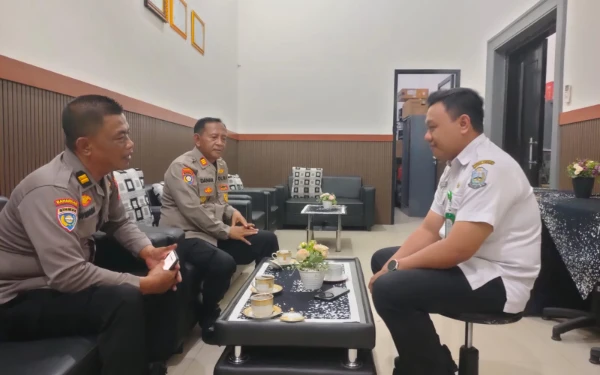 Thumbnail Berita - Antisipasi Gangguan Kamtibmas Saat Libur Ramadan, Satbinmas Polres Madiun Kota Sambangi Dinas Pendidikan