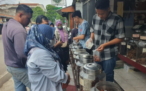 Thumbnail Berita - Penjualan Kurma di Kota Malang Melonjak 300 Persen, Stok 15 Truk Ludes Terjual