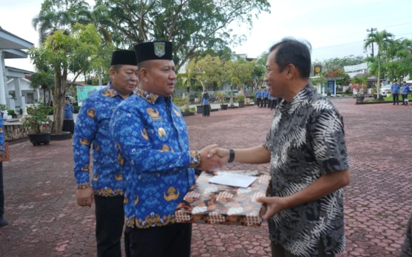 Thumbnail Berita - Pimpin Apel Hari Kesadaran Nasional, Rianto Sampaikan Arahan Gubernur Sumut Tentang Penataan Lingkungan