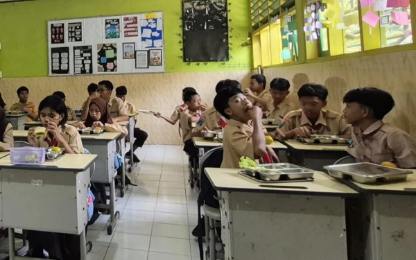Thumbnail Berita - Program MBG di Kota Malang Tetap Jalan Saat Ramadan, Menu Makanan Kering
