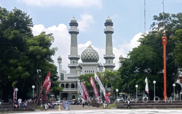 Thumbnail Berita - Daftar Masjid di Malang Raya yang Sediakan Buka Puasa Gratis, Jadi Incaran Warga saat Ramadan