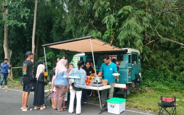 Thumbnail Berita - Pasar Takjil Cemorokandang Kota Malang Ramai Pembeli, Disebut Solusi Praktis Berbuka Puasa