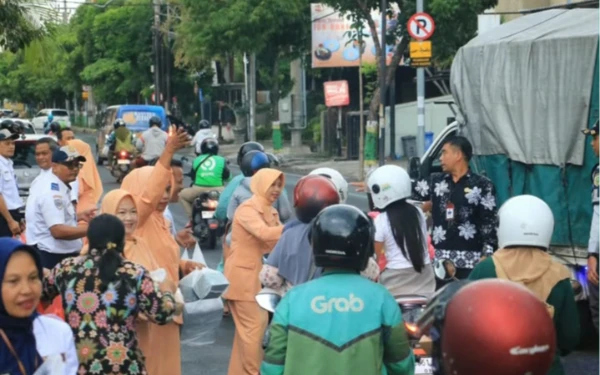 Thumbnail Berita - Program Berbagi Ramadan, Pemkot Madiun Bagikan Ratusan Paket Takjil Selama Bulan Puasa