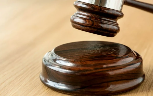 Thumbnail Berita - Akibat Pinjam Nama Kredit Motor Orang Lain, 4 Orang Ini Jatuhi Vonis Bersalah PN Surabaya