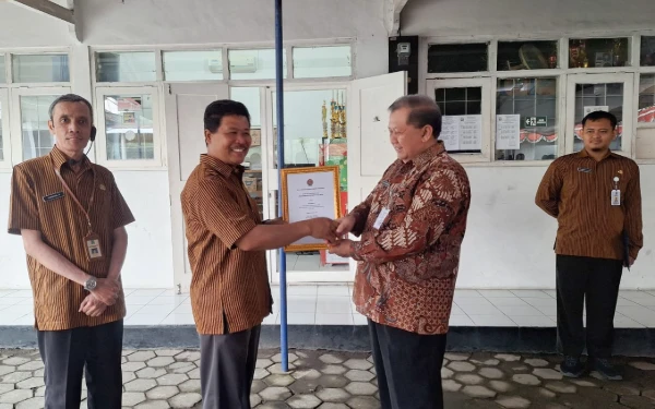 Thumbnail Sleman Borong Penghargaan Bidang Farmasi dan Alkes DIY, Cahya Purnama: Ini Buah Disiplin