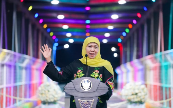 Thumbnail Berita - Gubernur Khofifah Resmikan Jembatan Bubak di Mojokerto, Perkuat Akses dan Aktivitas Ekonomi Warga