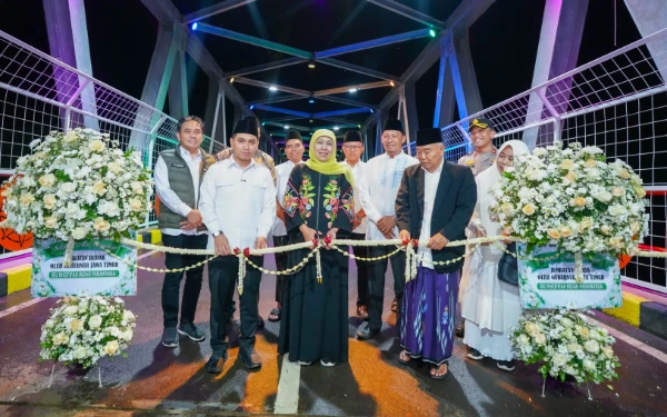 Thumbnail Berita - Jembatan Bubak Mojokerto Diresmikan, Warga: Terima Kasih Bu Khofifah