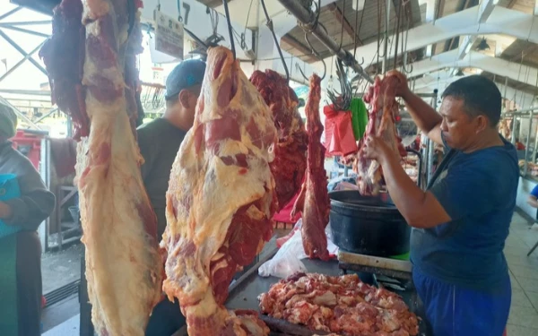 Thumbnail Berita - RPH Surabaya Pastikan Stok Daging Aman Hingga Lebaran, Warga Tak Perlu Panic Buying