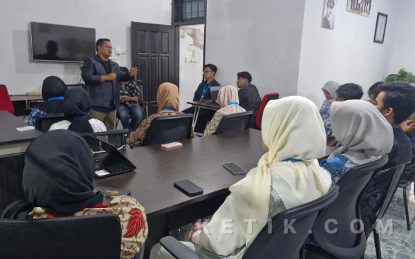 Thumbnail Bekali Peserta Magang Ketik.com, Wakil Ketua DPRD Kota Malang Tekankan Pentingnya Kepekaan Sosial di Era AI