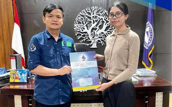 Thumbnail Berita - Selaras mBatu Sae, Perumdam Among Tirto Salurkan Beasiswa Kuliah Gratis