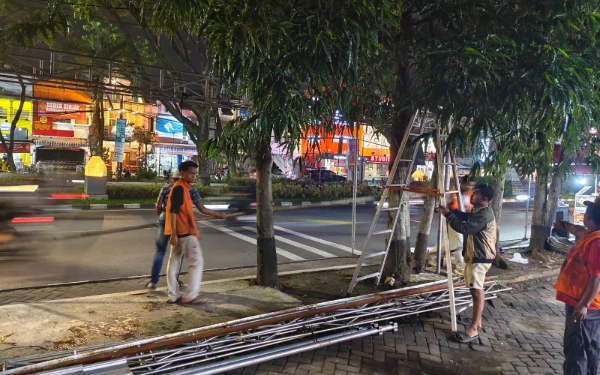 Thumbnail Berita - Gercep! Polresta Malang Kota Amankan Terduga Pelaku Persewaan Lapak Ilegal Pasar Takjil Soehat