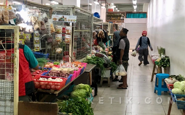 Thumbnail Berita - Hari Kedua Ramadan, Harga Cabai Rawit di Pasar Among Tani Batu Tembus Rp120 Ribu