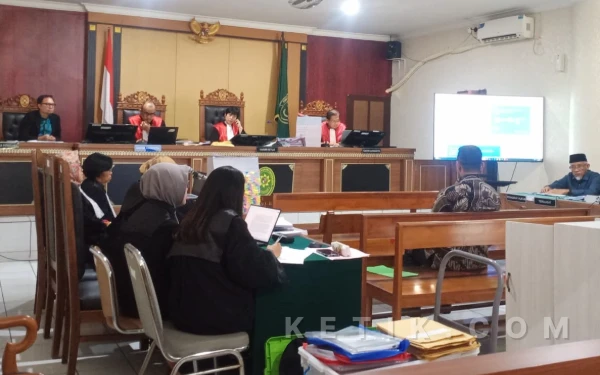 Thumbnail Berita - Sidang Korupsi Hibah Sleman: Ahli Forensik Bongkar 4.000 Halaman Rahasia WAG 'Desk Hibah'