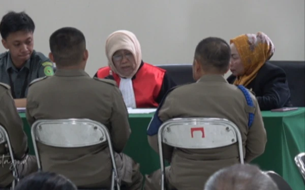 Vonis Tipiring Anggota Satpol PP Kota Malang Merokok di Alun-Alun Merdeka, Denda Rp95 Ribu