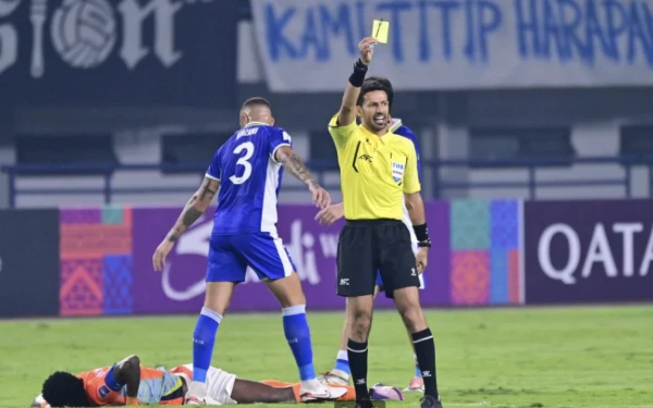 Thumbnail Berita - Deretan Keputusan Kontroversial Wasit Majed Al Shamrani yang Buat Bobotoh Marah di GBLA