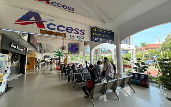 Thumbnail Jelang Lebaran 2026, KAI Daop 8 Surabaya Catat Penjualan 179 Ribu Tiket