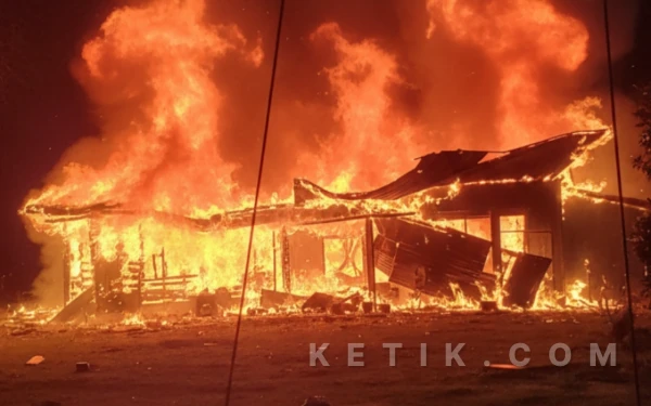 Thumbnail Berita - Rumah Warga Lingkuang Aua Hangus Terbakar Saat Waktu Berbuka, Kerugian Ditaksir Rp550 Juta