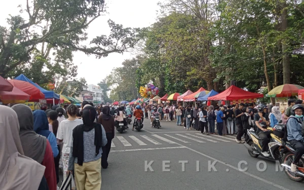 Thumbnail Berita - Selalu Ramai Tiap Tahun, Pasar Takjil Jalan Surabaya Favorit Warga Malang Berburu Menu Buka Puasa