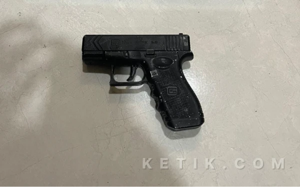 Pura-Pura Beli iPhone, Pemuda Asal Nganjuk Nekat Todongkan Pistol Mainan di Toko HP Trowulan