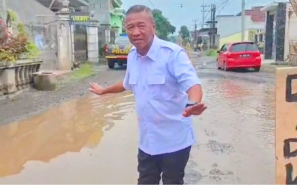 Thumbnail Berita - Bupati Tulungagung Tinjau Jalan Rusak di Sambirobyong, Pembangunan Dianggarkan Rp6 Miliar