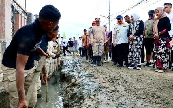 Tinjau Pembersihan Lumpur di Aceh Tamiang, Kasatgas Tito Puas dengan Kinerja Praja IPDN