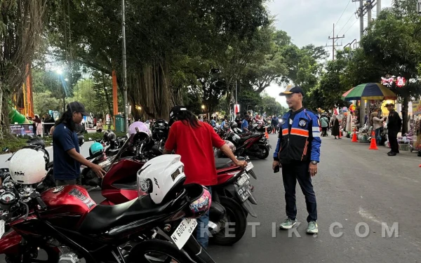 Thumbnail Berita - Dishub Kota Malang Siapkan 3 Skema Lalu Lintas, Uji Coba Penataan PKL Alun-alun Merdeka Dimulai