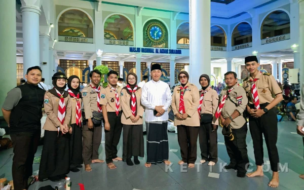 Thumbnail Berita - [FOTO] Bakti Tunas Kelapa Mengawal Kekhusyukan Ibadah Bulan Ramadan di Masjid Al Akbar Surabaya