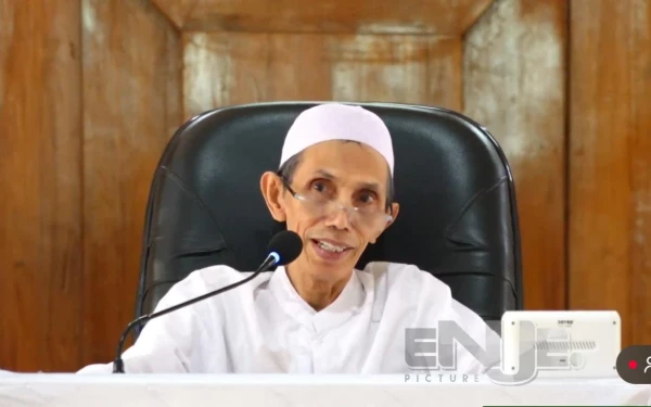 Thumbnail Berita - Kiai Zuhri Zaini: Salat Adalah Mi‘raj Orang Beriman, Harus Dihadirkan dengan Hati dan Khusyuk