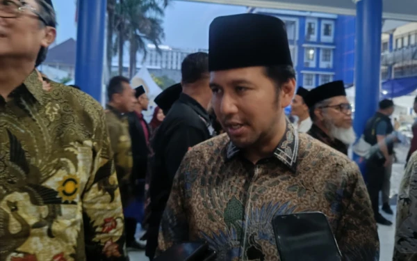 Thumbnail Berita - Emil Dardak Soroti Banjir Jember, Tekankan Penanganan dari Hulu hingga Pemberdayaan Warga Desa Hutan
