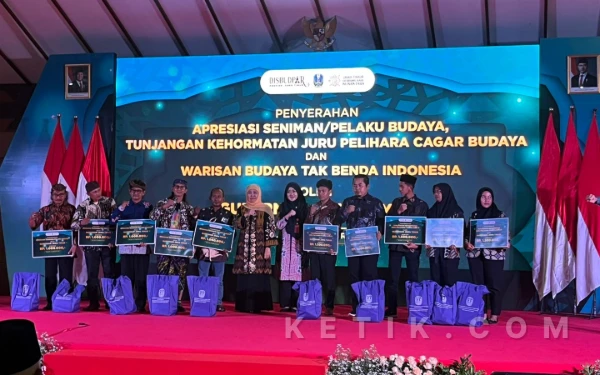 Thumbnail Berita - Gubernur Khofifah Lipat Gandakan Apresiasi untuk Seniman dan Juru Pelihara Cagar Budaya