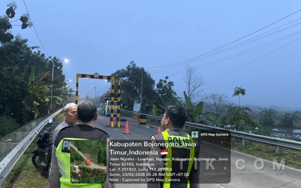 Thumbnail Berita - Viral Dugaan Pungli di Jembatan TBB Bojonegoro, Polisi Lakukan Patroli