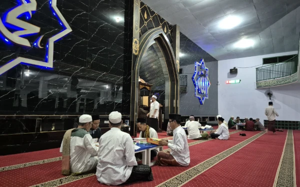 Thumbnail Berita - Khidmat Ramadan di Lapas Malang, WBP Fokus Tarawih dan Tadarus