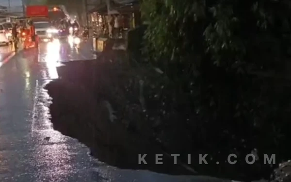 Thumbnail Berita - Jembatan Sukowiryo-Nangkaan Bondowoso Ambrol, Ini Tiga Rute Alternatif untuk Pengendara