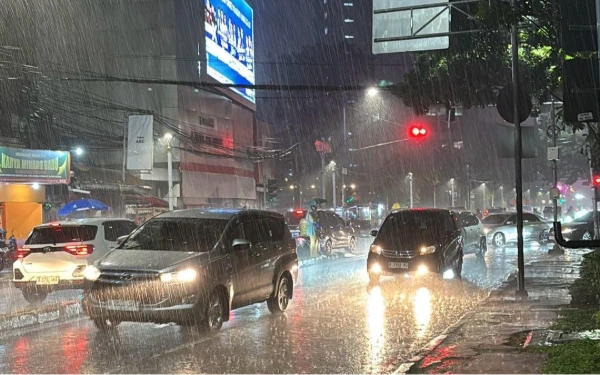 Thumbnail Berita - Prakiraan Cuaca Selasa 24 Februari 2026, Hujan Ringan Guyur Kabupaten Malang