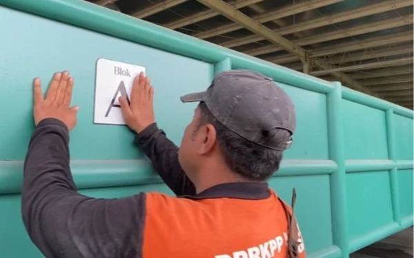 Thumbnail Berita - RPH Surabaya Pasang Penanda Ruangan, Perkuat Kesiapan Unit Tambak Osowilangon