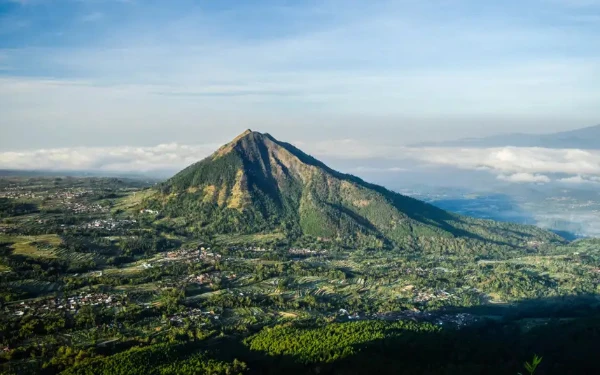 Thumbnail Berita - Pendaki Wajib Tahu! Gunung Andong Tidak Bisa Didaki Selama Ramadan 2026
