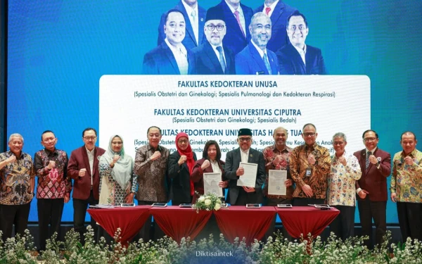 Thumbnail Berita - Atasi Kekurangan Tenaga Medis, 3 Kampus di Surabaya Luncurkan 9 Program Dokter Spesialis Baru