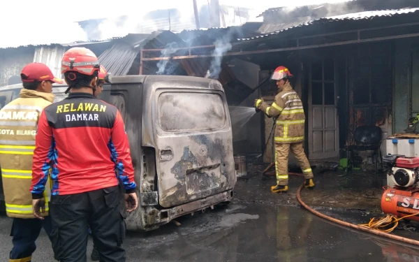 Thumbnail Las Mobil Berujung Petaka, Dua Rumah dan Kendaraan di Kota Malang Hangus Terbakar